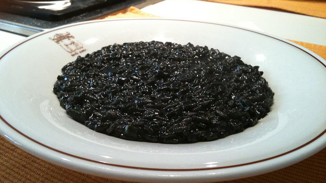 Ilustrasi  Risotto al Nero di Seppia