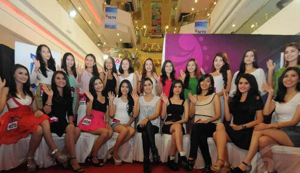 Setelah melalui serangkaian tantangan dari dewan juri, terpilih 20 gadis cantik yang menjadi finalis untuk babak selanjutnya (Liputan6.com/Herman Zakharia)