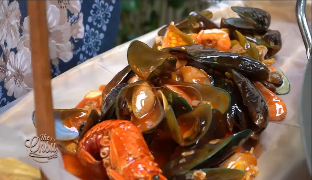 Titi Kamal dan Sarwendah (Youtube/The Onsu Family)