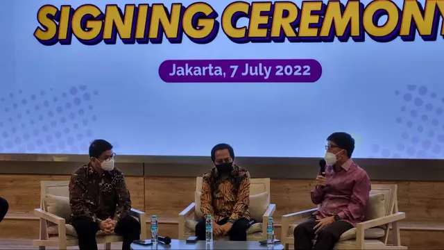 CEO MyRepublic Timotius Sulaiman, Direktur Utama PT Smartfren Telecom Merza Fachys dan CEO Vidio Sutanto Hartono
