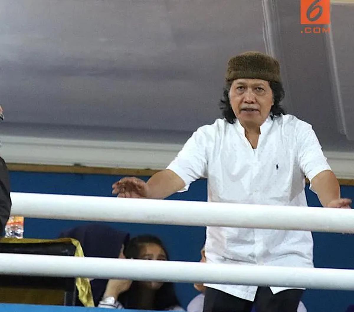 Dosen Unair ini berharap agar kondisi kesehatan Cak Nun kembali pulih.