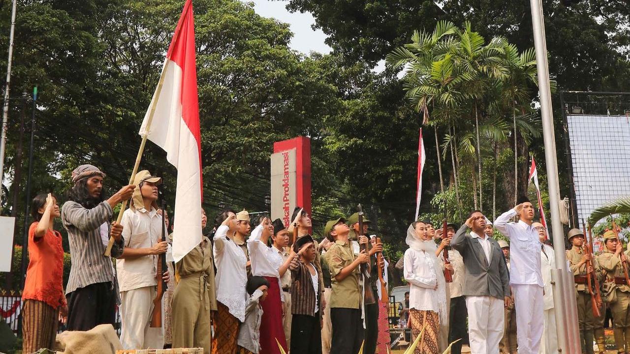 Komunitas Reenactor Bangor menampilkan sosiodrama 'Romansa Negeri' dalam rangka menyambut HUT Kemerdekaan RI.