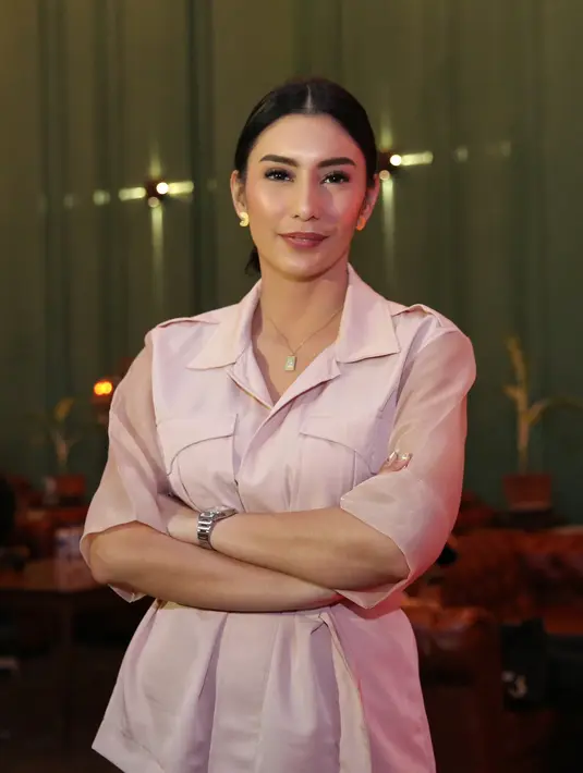 Tyas Mirasih, Preskon Konser Nostalgia 90. (Adrian Putra/Fimela.com)