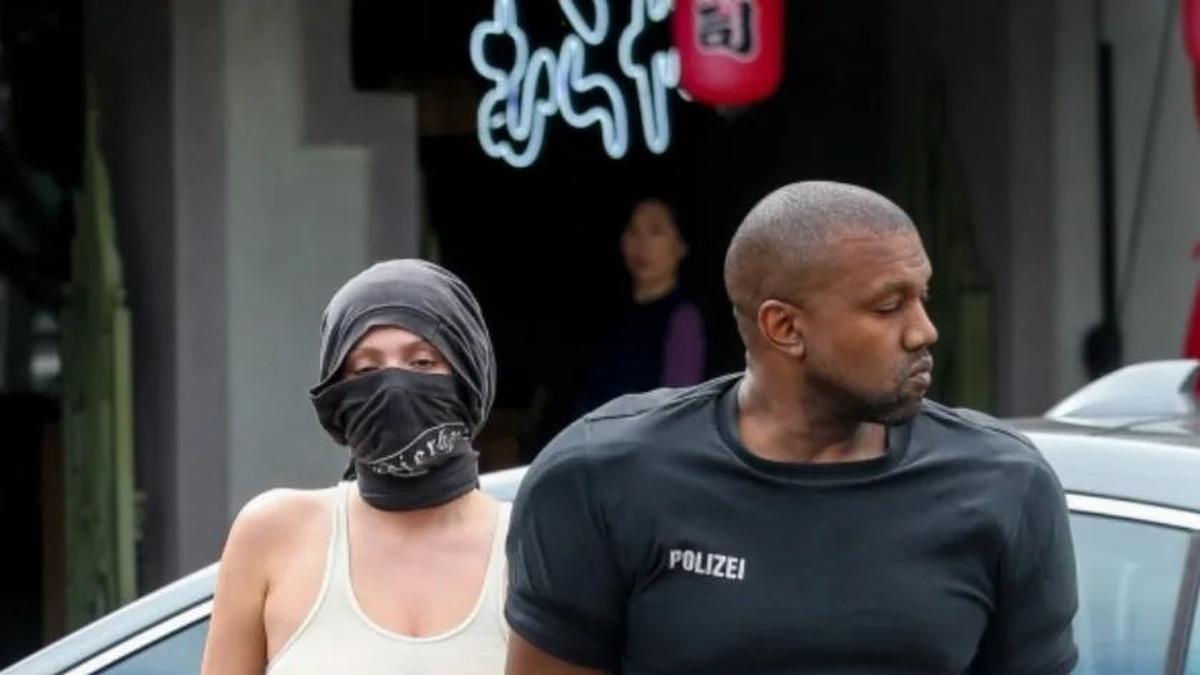Profil Bianca Censori, Istri Kanye West yang Bikin Heboh di Grammy Awards 2025