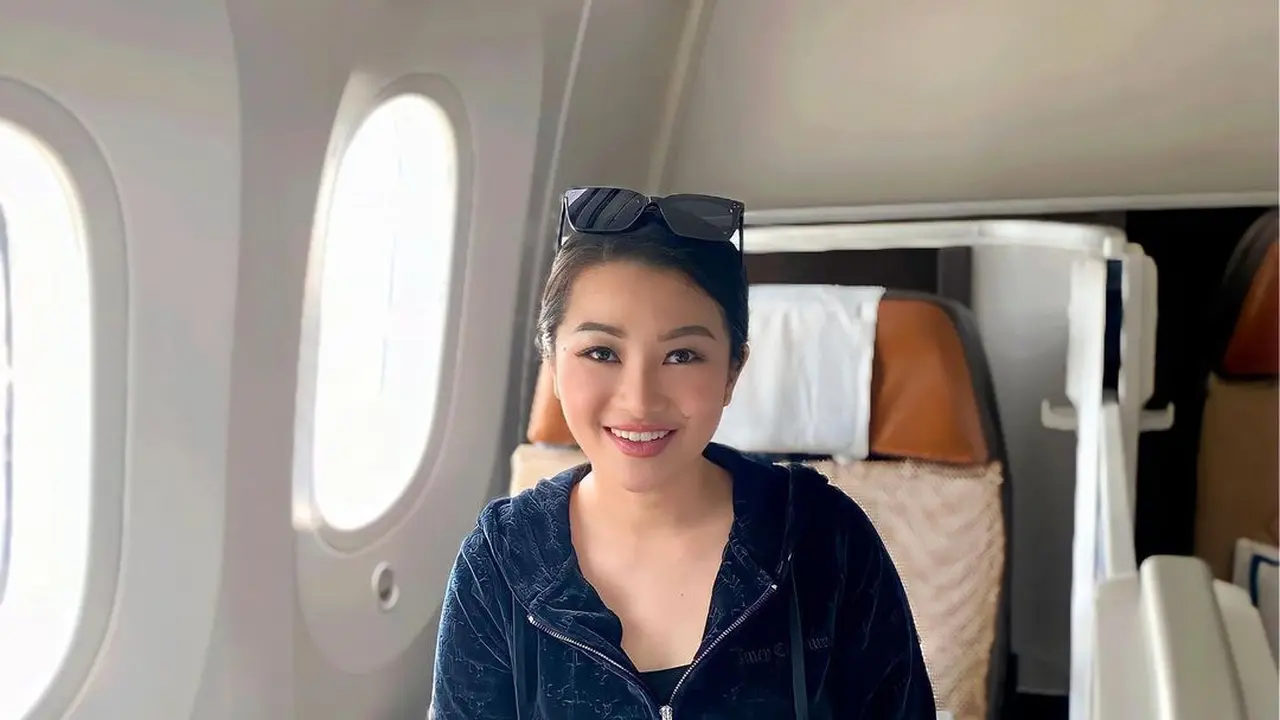 Lepas Rasa Rindu, Ini 7 Potret Fitri Carlina Susul Suami yang Jadi Pilot di Oman