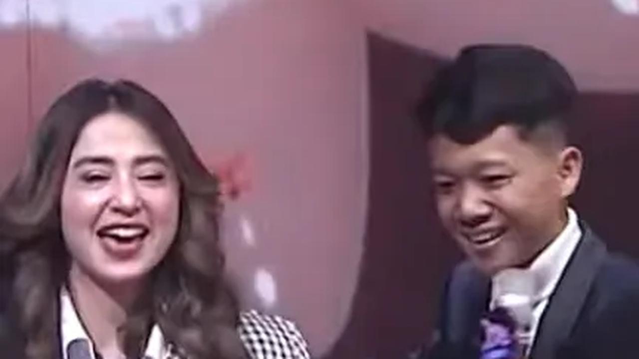 Miliki Suara Emas, Reza Hidayat Peserta Audisi D'Academy Bawakan Lagu Gadis Malaysia Ajak Dewi Perssik Bergoyang