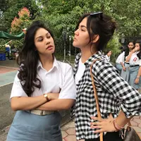 Gaya kakak adik eksis ini kece banget! (Sumber foto: sysiio/instagram)