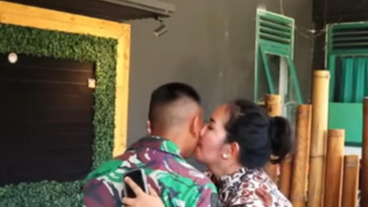 Ya, perwira TNI ini bukan lah sosok sembarangan. Ia adalah putra Mayjen Kunto Arief Wibowo.<br>