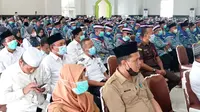 Sebanyak 927 jemaah haji Sulawesi Tenggara dilepas menuju emberkasih Sultan Hasanuddin, gubernur berpesan agar calon haji tidak membuat gerakan tambahan selama berada di tanah suci.