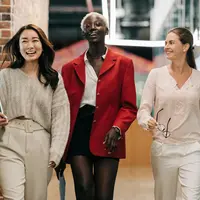ilustrasi perempuan mandiri/Photo by Alexander Suhorucov/Pexels