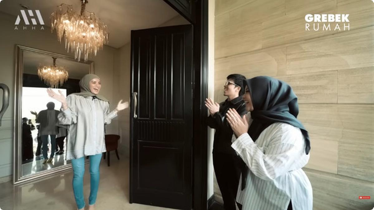 5 Potret Ruang Tamu Rumah Olla Ramlan dan Interiornya, Mewah tapi Tetap Cozy
