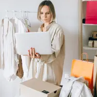 Jangan salah pilih item outfit! Berikut fashion hacks untuk pemilik badan petite./copyright pexels/Nataliya Vaitkevich