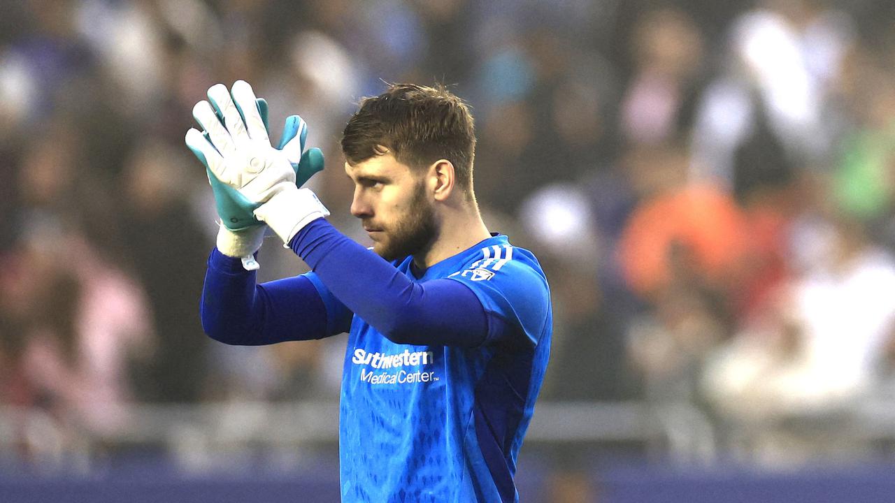 Foto: Mengenal Maarten Paes, Calon Kiper Naturalisasi Indonesia yang Buat Lionel Messi Geleng-geleng Kepala