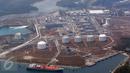 Suasana area kilang LNG Badak di Kalimantan Timur, Rabu (28/10). Pertagas terus melakukan terobosan dalam bisnis LNG yaitu dengan menggarap potensi pasar ritel LNG untuk industri tambang dan komersial di Kalimantan. (Liputan6.com/Immanuel Antonius)