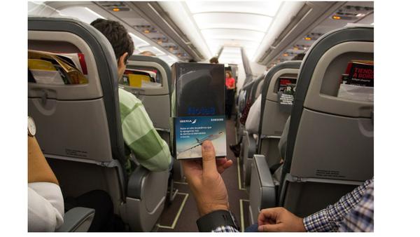 Galaxy Note 8 dibagikan secara gratis ke penumpang pesawat Iberia tujuan Madrid-A Coruna (Sumber: Twitter @iberia).
