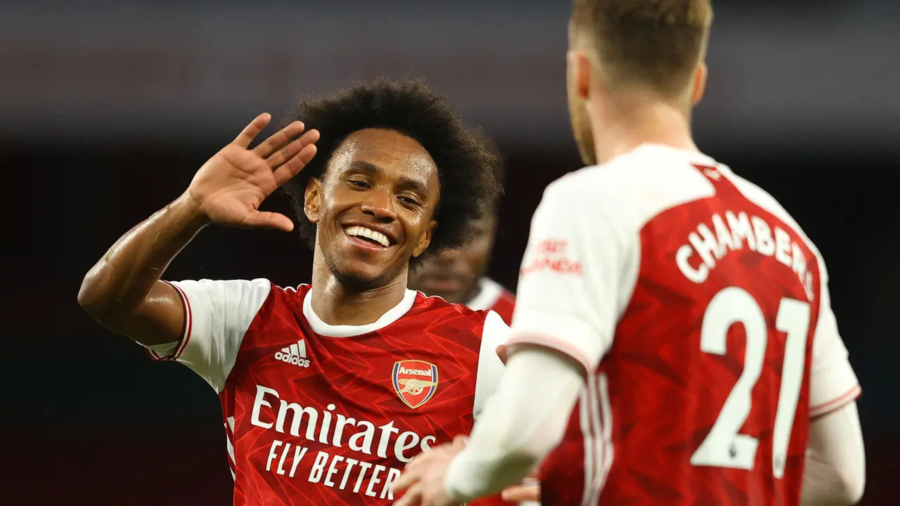 Foto Liga Inggris: 5 Pesepak Bola Brasil Tertajam di Premier League Sepanjang Sejarah, Roberto Firmino Teratas - Willian