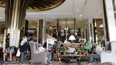 Pemain Timnas Indonesia saat berada di Hotel Al Meroz, Bangkok, Kamis, (15/11). Hotel bernuansa Islami itu menjadi tempat penginapan Indonesia jelang laga Piala AFF 2018 melawan Thailand. (Bola.com/M. Iqbal Ichsan)