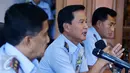 Wakasau Marsekal Madya TNI Hadiyan Sumintaatmadja menggelar konferensi pers di Lanud Halim Perdanakusuma, Jakarta, Minggu (18/12). Dijelaskan Hadiyan, pesawat Hercules C-130 HS yang jatuh di Wamena itu terbang dalam misi latihan (Liputan6.com/Johan Tallo)