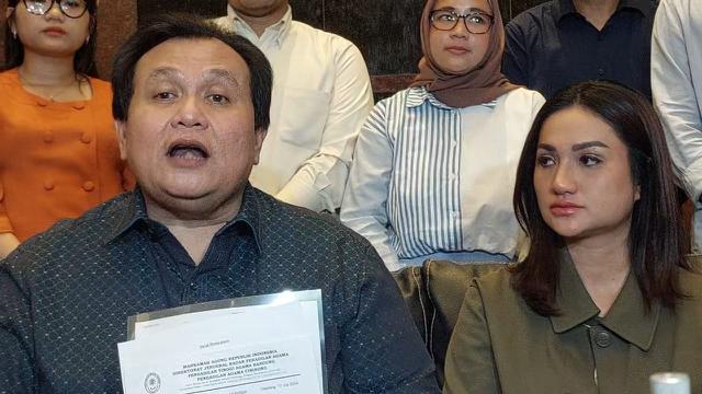 Tengku Dewi dan Minola Sebayang.