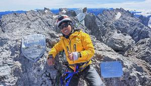 Abdul Kholik seorang pendaki Jayawijaya, Papua (dok. Screenshoot Instagram @kangadulll/https://www.instagram.com/p/DQTobo7AR7g/?igsh=N3doODd0aDNxeDJy)