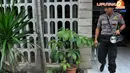 Penjagaan ketat dilakukan oleh aparat setempat guna mengantisipasi kerusuhan di Gereja Katedral, Jakarta, Kamis (17/4/2014)(Liputan6.com/Johan Tallo).