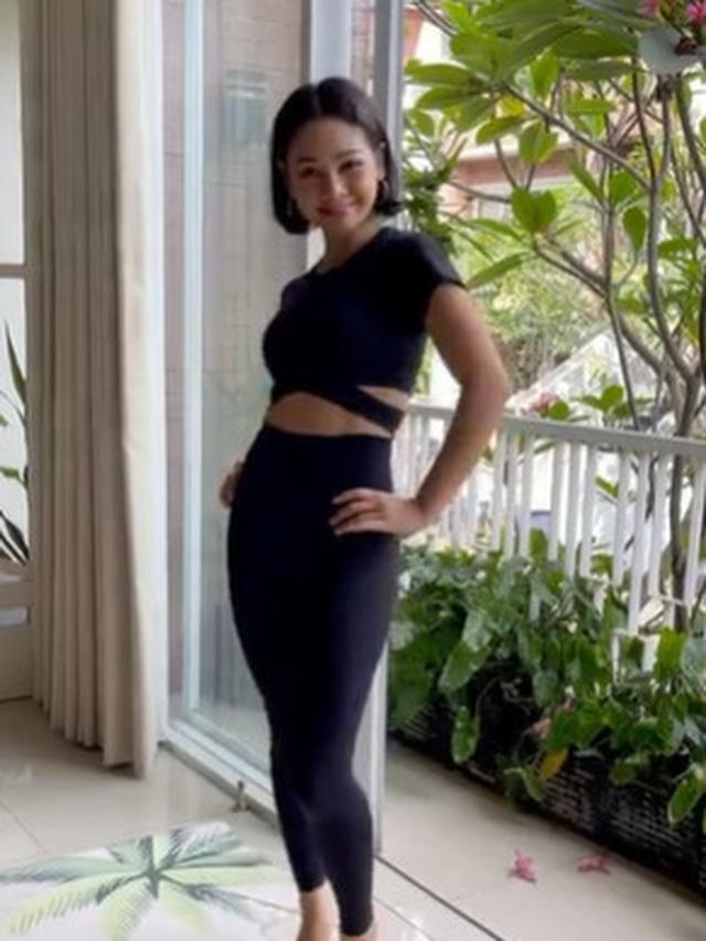 8 Gaya Sporty Andien yang Tak Ragu Pamer Otot dan Perut Rata