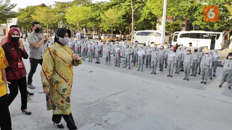 Ketua TP PKK Kota Makassar, Indiria Yusuf Ismail berikan motivasi kepada Paskibraka Kota Makassar (Liputan6.com/Fauzan)