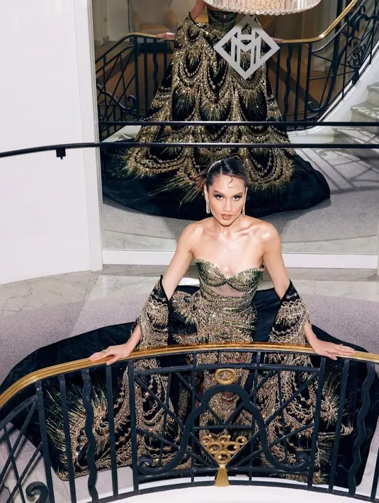 Penampilannya semakin nemukau dengan makeup flawless [instagram/claurakiehl]