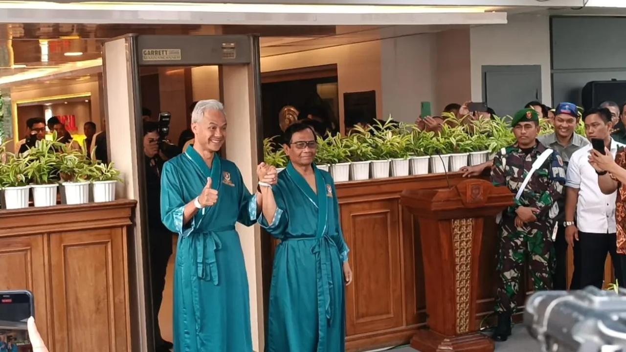 Sementara itu, bakal capres Ganjar Pranowo menambahkan, tim partai pengusung sudah melakukan kelompok diskusi bersama para pakar dan kelompok masyarakat dalam menyusun visi dan misi tersebut.