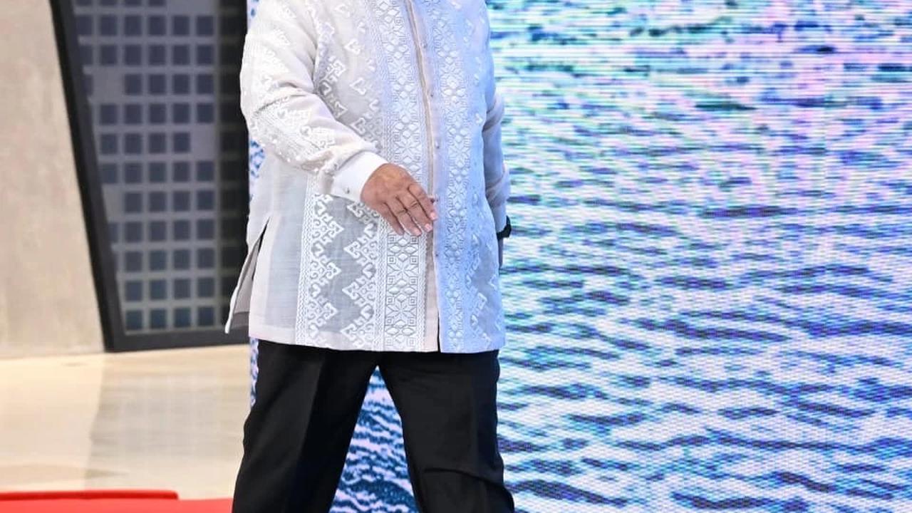 prabowo kenakan baju barong di ktt asean filipina