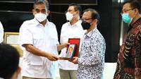 Partai Gerindra meraih penghargaan informatif dari Komisi Informasi Pusat. Sekjen Gerindra Ahmad Muzani menerima penghargaan dari KIP. (Ist)