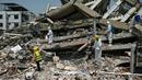 Jumlah korban tewas dalam bencana gempa berkekuatan magnitudo 7,7 ini diperkirakan akan meningkat menjadi lebih dari 3.000. (Sai Aung MAIN/AFP)