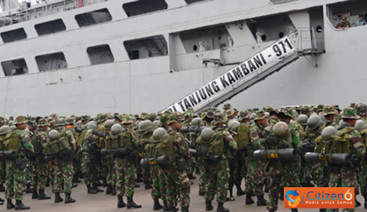 Citizen6, Surabaya: KRI Tanjung Kambani-971 yang dikomandani Letkol Laut (P) Dadang Somantri ketika embarkasi pasukan TNI AD dalam Ancab tahun 2012, di dermaga pelabuhan umum Gapura  Surya, Surabaya, pekan lalu. (Pengirim: Dispenkolinlamil).