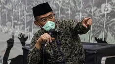 Menteri Koordinator bidang Pembangunan Manusia dan Kebudayaan Muhadjir Effendy memberikan paparan dalam diskusi empat pilar di Kompleks Parlemen, Senayan, Jakarta, Rabu (2/12/2020). Diskusi itu membahas tentang optimalisasi SDM di tengah pandemi COVID-19. (Liputan6.com/Johan Tallo)