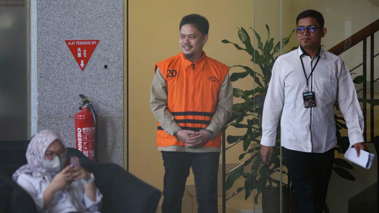 FOTO: Bupati Nonaktif Kolaka Timur Abdul Aziz Jalani Pemeriksaan KPK Terkait Korupsi RSUD