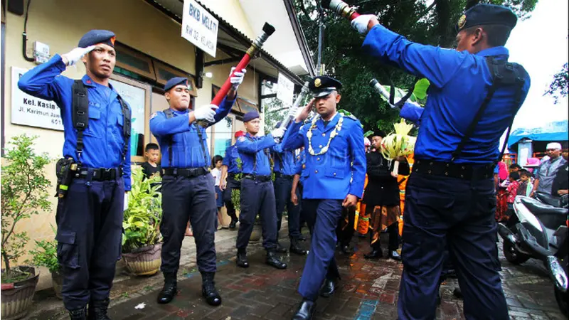 Nozzle Pora, Prosesi Unik Pernikahan Anggota Pemadam Kebakaran