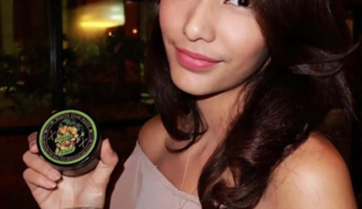 Memiliki nama besar menjadi keuntungan tersendiri bagi Tyas Mirasih. Di akun instagram miliknya pun wanita cantik ini kerap mengunggah foto endorse dirinya. (via instagram/@tyasmirasih)