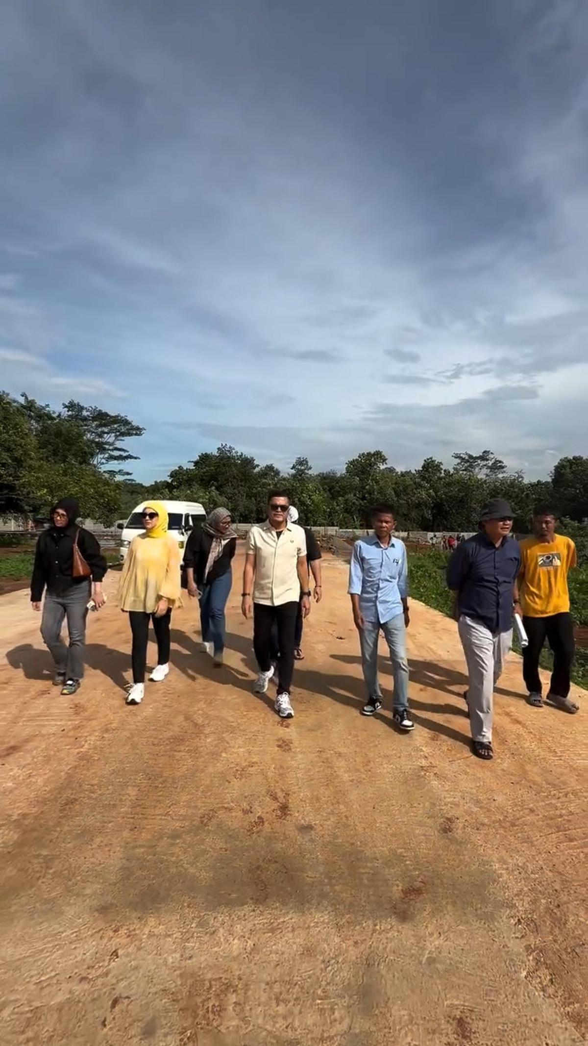 Irish Bella Temani Sang Suami Cek Proyek Baru di Subang