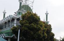 FOTO: Berbagi Berkah Ramadan, Masjid At-Taqwa Pondok Kelapa Bagikan Ratusan Takjil Gratis