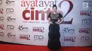 Aktris Tatjana Saphira berpose untuk difoto saat menghadiri gala premiere film Ayat Ayat Cinta 2 di Jakarta, Kamis (07/12). (Liputan6.com/Herman Zakharia)