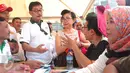 Menteri Agraria dan Tata Ruang, Ferry Mursyidan Baldan melihat proses pelayanan pengurusan tanah di kawasan CFD, Jakarta, Jakarta, Minggu (4/10/2015). Pelayanan mobil keliling untuk memberi kemudahan pelayanan sertifikasi tanah.(Liputan6.com/Angga Yuniar)