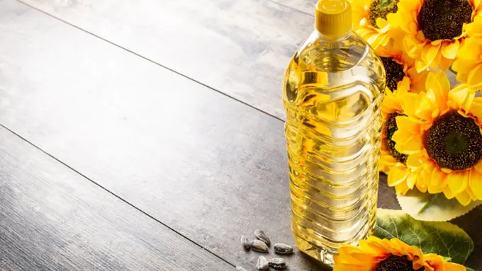 Ilustrasi Minyak Goreng/photo by chandlervid85 on freepik