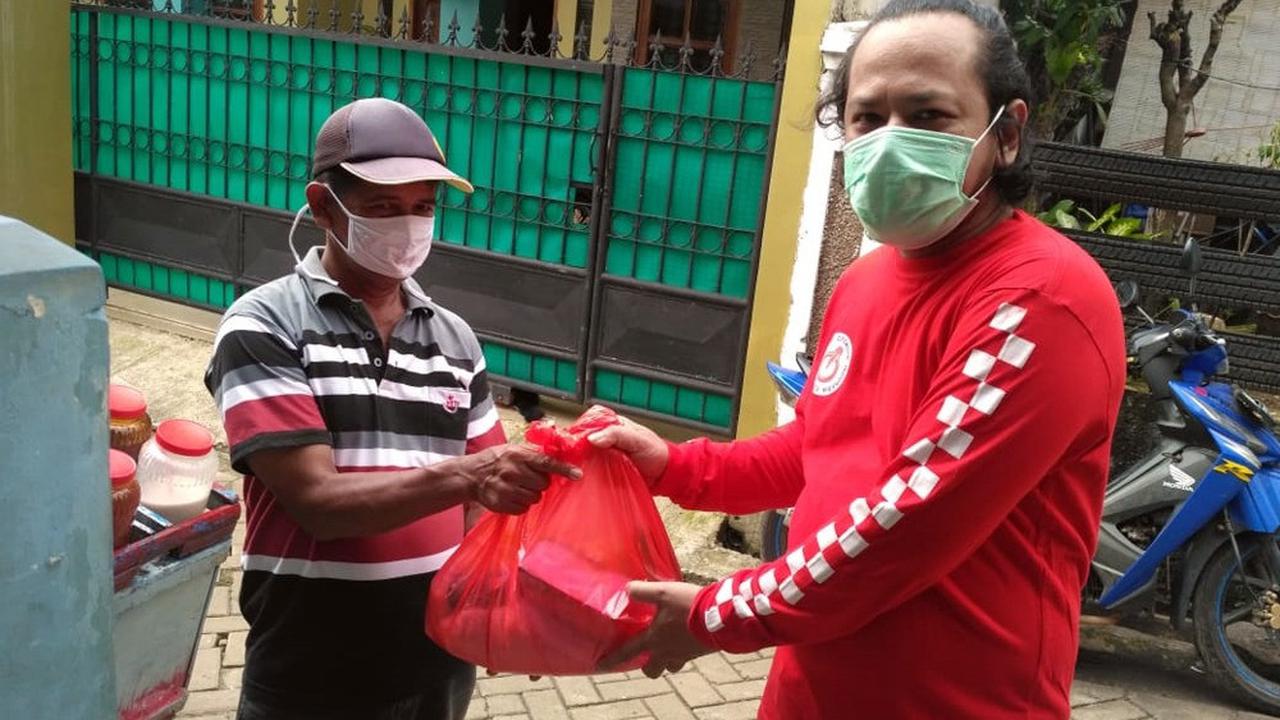 Forwot dan Bikers Tangsel Bagi-Bagi Sembako Untuk Masyarakat (Ist)