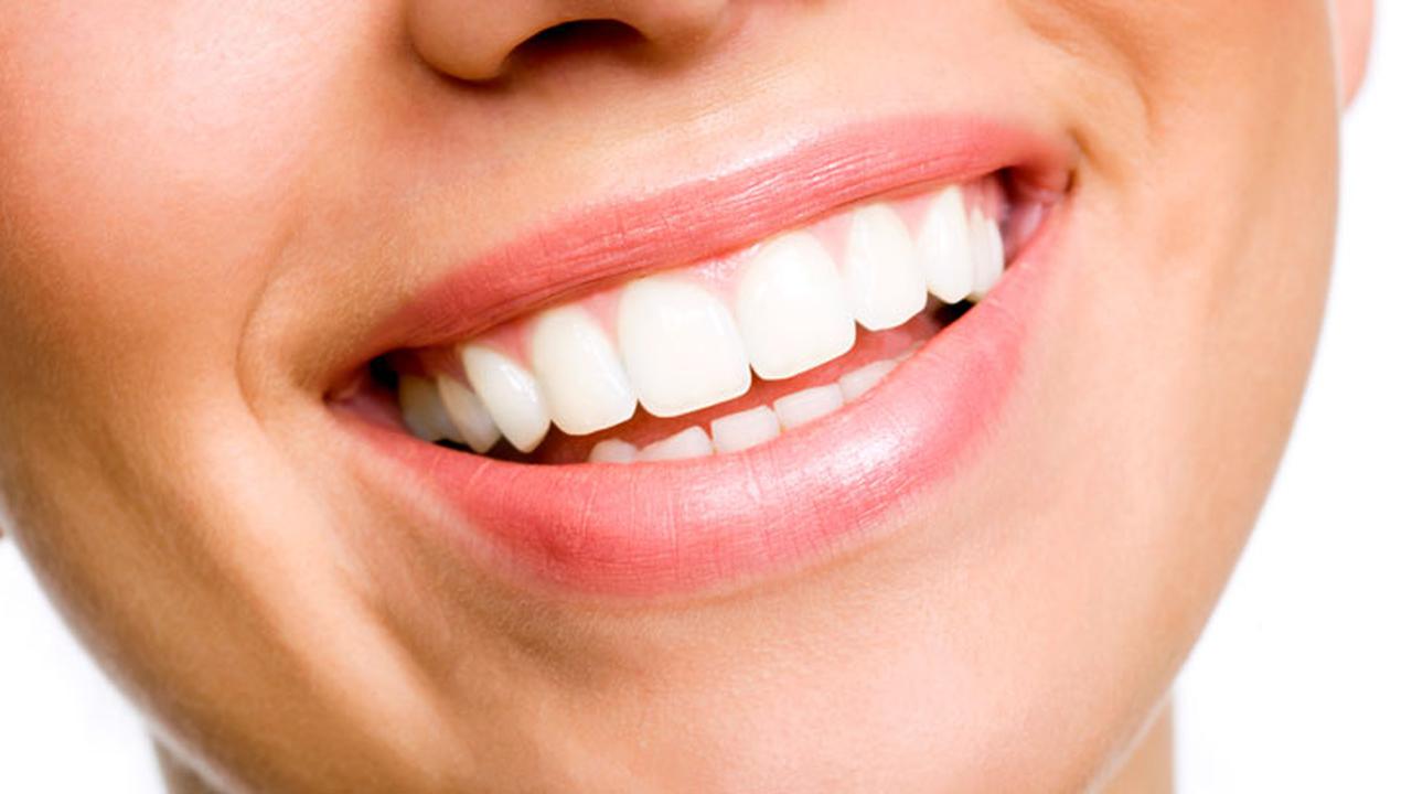 Senyum Dipaksakan Bisa Bikin Bahagia?