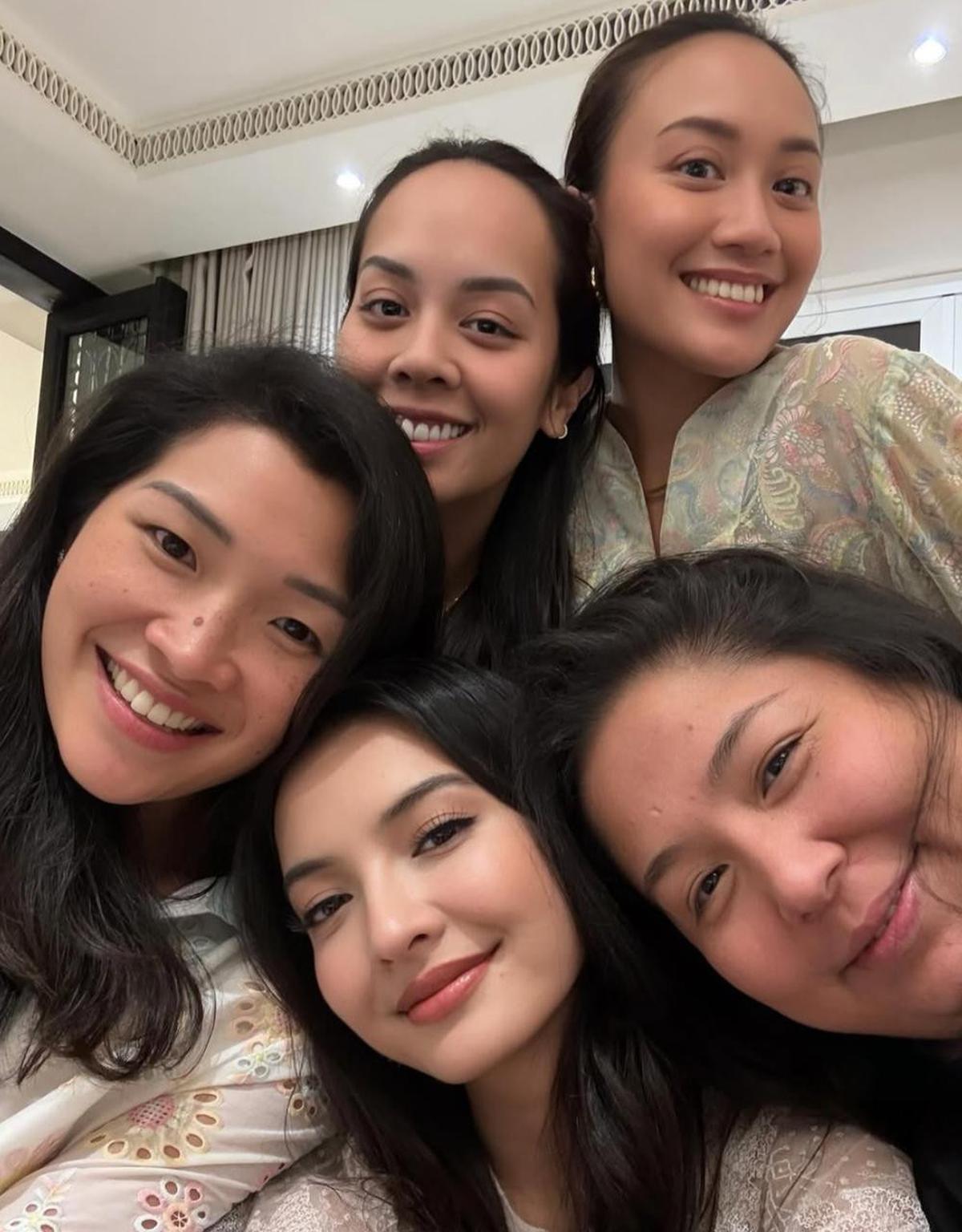7 Potret Raline Shah Rayakan Ulang Tahun ke-40 di Malaysia dengan Nuansa Buka Puasa, Ini Momen Harunya