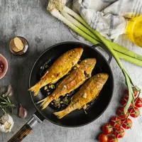 Ilustrasi menggoreng ikan agar tak lengket | copyright freepik.com