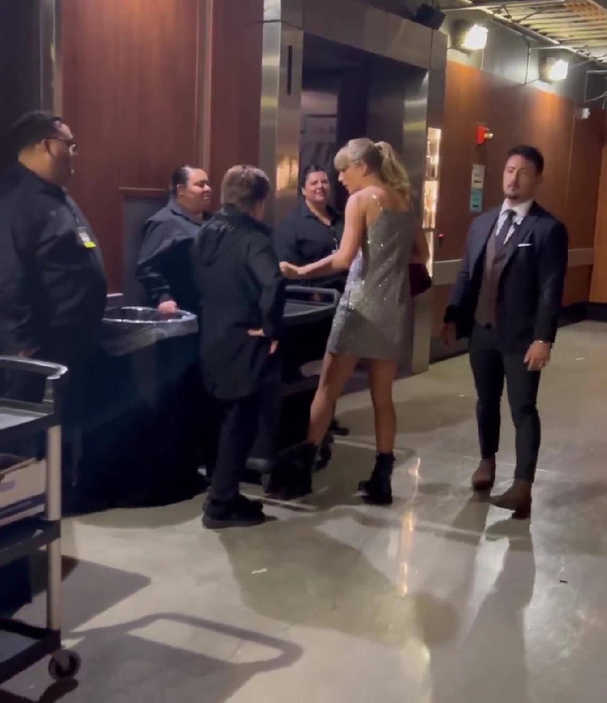 Taylor Swift Kepergok Berikan Uang Tip untuk Staff Grammy Awards 2025 Viral di Media Sosial