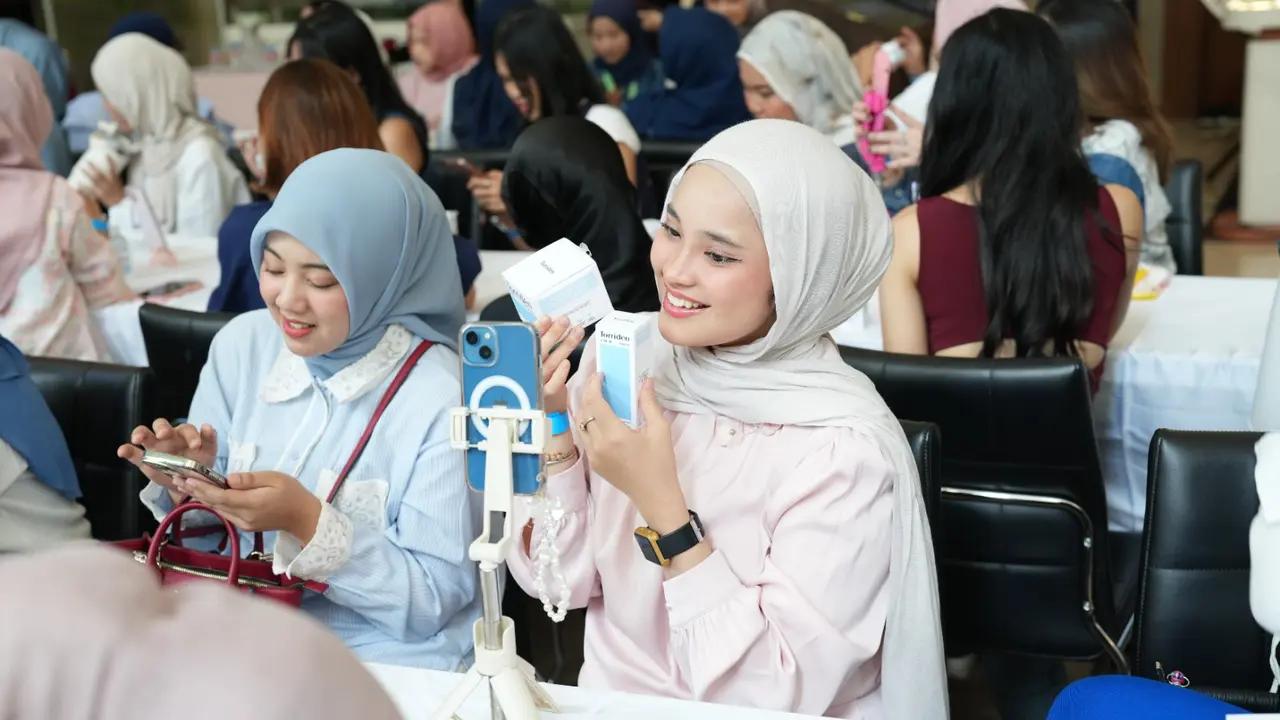 Keseruan acara Glow Fest 2025 bersama para beauty enthusiast and creator.