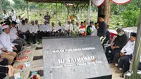 Dewan Pimpinan Pusat PDI Perjuangan melakukan ziarah ke makam Fatmawati Soekarno, di TPU Karet Bivak, Jakarta, Sabtu (31/12/2022) pagi. (Foto: Tim Media PDIP).