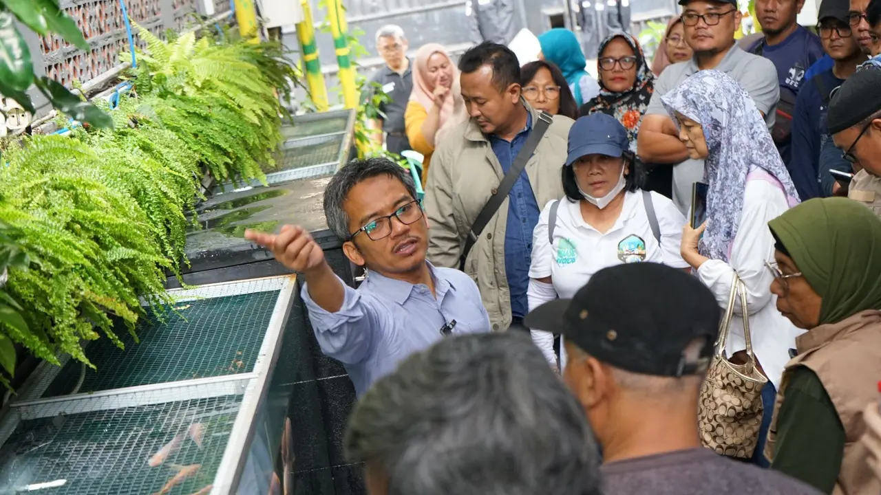 Ngobrol Hukum Lingkungan di Malaka Jaya, Warga Belajar Cegah Krisis Planet dari Tingkat RT